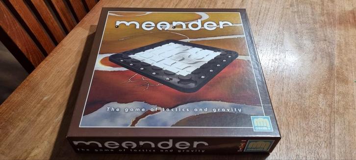 Meender - Tactiek en Zwaartekracht Spel, Hobby en Vrije tijd, Gezelschapsspellen | Bordspellen, Zo goed als nieuw, Een of twee spelers