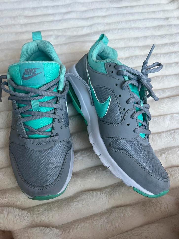 Nike Air schoenen – maat 40 – sportieve sneakers mintgroen, Kleding | Dames, Schoenen, Gedragen, Sportschoenen, Groen, Ophalen of Verzenden