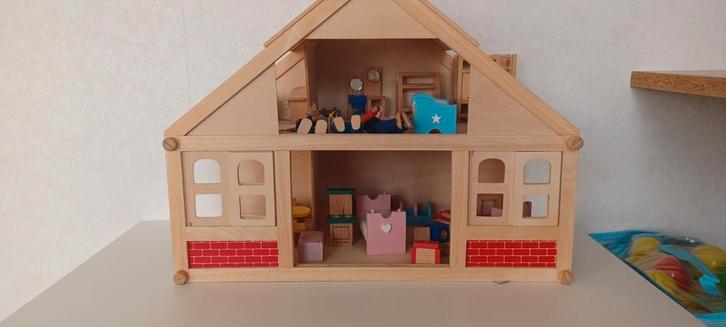 Houten Poppenhuis met Meubels, Kinderen en Baby's, Speelgoed | Poppenhuizen, Zo goed als nieuw, Poppenhuis, Ophalen of Verzenden