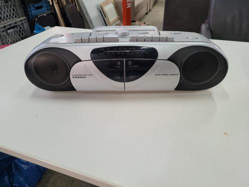vintage audiosonic draagbare radio +dubbele cassette, Audio, Tv en Foto, Radio's, Zo goed als nieuw, Radio, Ophalen of Verzenden