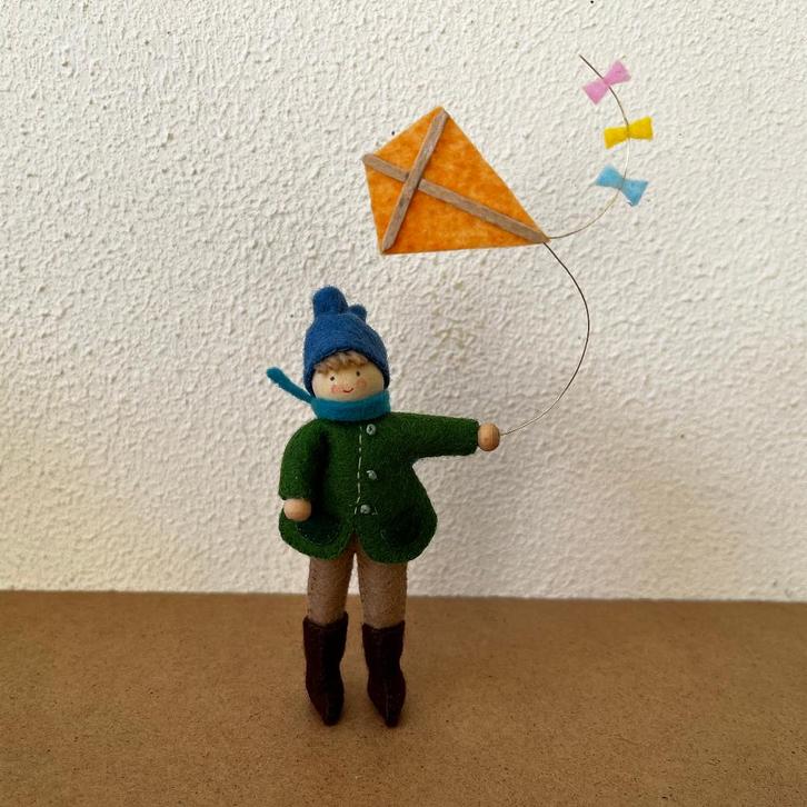 Vliegerfeest  van vilt, Hobby en Vrije tijd, Vilt, Nieuw, Figuurtje(s), Ophalen of Verzenden