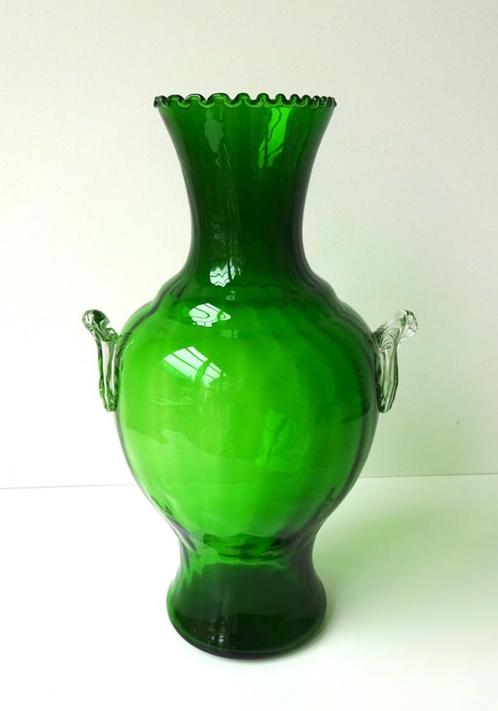 Glazen vaas helder groen met twee doorzichtige oren 3068-g, Antiek en Kunst, Antiek | Glas en Kristal, Ophalen of Verzenden