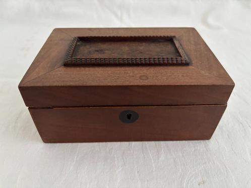 Antiek mahoniehouten naaikistje / kistje., Antiek en Kunst, Curiosa en Brocante, Ophalen of Verzenden