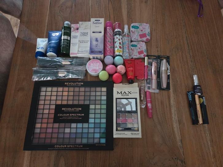 GROOT 33 delig PAKKET met MAKE-UP en VERZORGINGS ARTIKELEN!, Sieraden, Tassen en Uiterlijk, Uiterlijk | Cosmetica en Make-up, Zo goed als nieuw