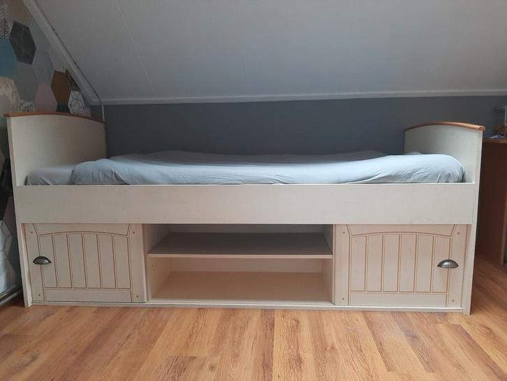 Kinderbed(kajuit), Huis en Inrichting, Slaapkamer | Bedden, Gebruikt, Eenpersoons, 90 cm, 200 cm, Hout, Wit, Ophalen