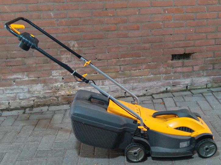 Stiga Collector 40 E grasmaaier - 1400 watt - opvangbak, Tuin en Terras, Grasmaaiers, Gebruikt, Elektrische grasmaaier, 30 t/m 39 cm