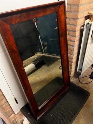 Antieke Spiegel met Houten Lijst beschikbaar voor biedingen