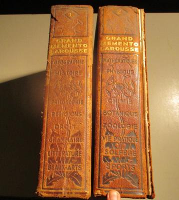 2 Mooi Oude Franstalige Boeken - Grand Memento Larousse beschikbaar voor biedingen