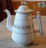 EMAILLE CRÈME/WITTE KOFFIEPOT MET SCHAATSHANDVATMODEL., Ophalen of Verzenden
