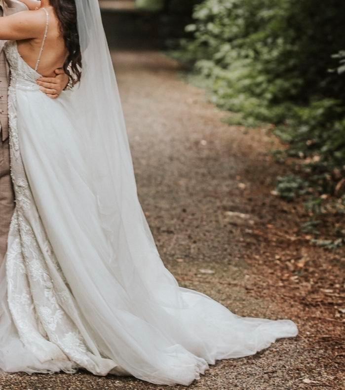 Prachtige Trouwjurk met Sluier & Overrok - Weggeefprijs!, Kleding | Dames, Trouwkleding en Trouwaccessoires, Gedragen, Trouwjurk