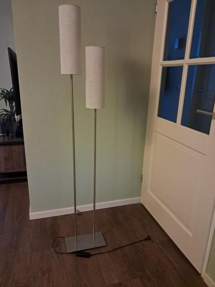 PRACHTIGE VLOERLAMP, Huis en Inrichting, Lampen | Vloerlampen, Zo goed als nieuw, 150 tot 200 cm, Metaal, Stof, Ophalen of Verzenden