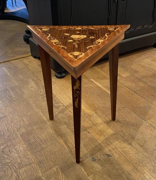 Italiaans muziektafeltje Intarsia speeldoos Mid Century VdlM, Antiek en Kunst, Antiek | Meubels | Tafels, Ophalen