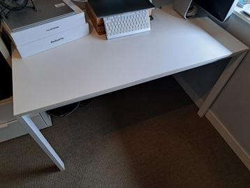Klein bureau (of eettafel) van Ikea, Melltorp, wit beschikbaar voor biedingen