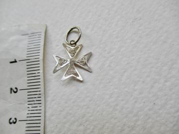 Zilveren hangertje MALTEZER CROSS (kruis) 925 zilver beschikbaar voor biedingen