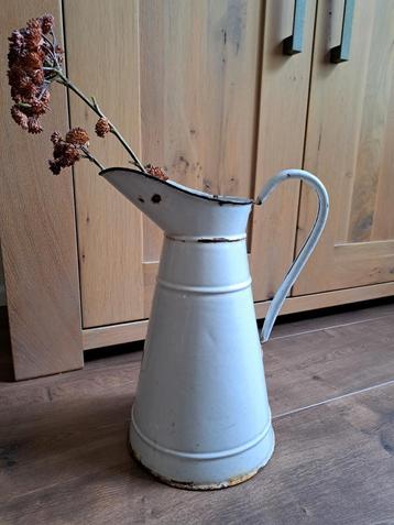 Brocante emaille witte water kan hoogte 38 cm   beschikbaar voor biedingen
