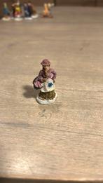 Vrouw met mand voor kerstdorp, Ophalen of Verzenden, Zo goed als nieuw