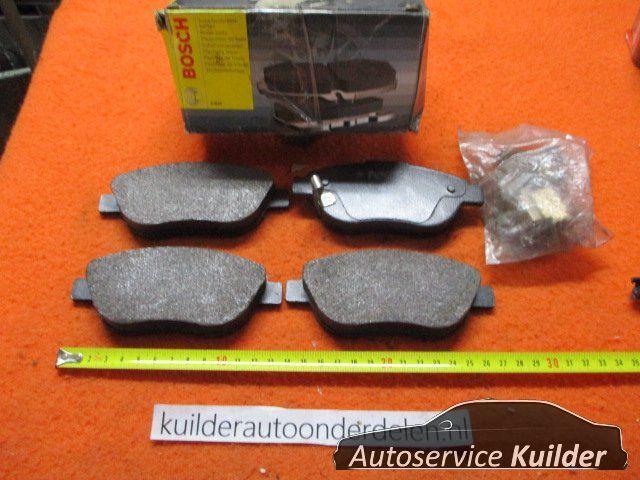 Remblokken voorzijde Fiat 500L  Opel Corsa D Bosch bp1068 23, Auto-onderdelen, Remmen en Aandrijving, Fiat, Opel, Nieuw, Ophalen of Verzenden