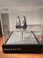 Oakley over the top en oakley cube box, Sieraden, Tassen en Uiterlijk, Zonnebrillen en Brillen | Heren, Ophalen, Zo goed als nieuw