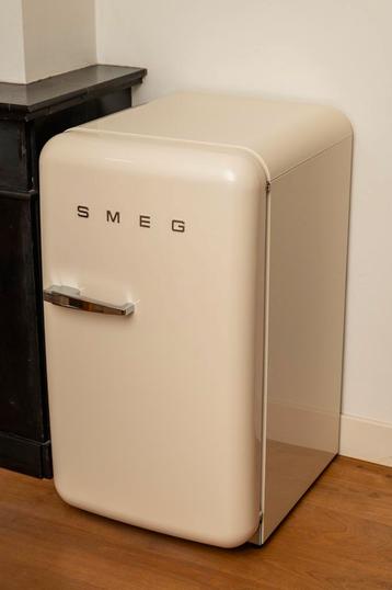SMEG Retro Cream Mini Fridge FAB10RCR5 beschikbaar voor biedingen