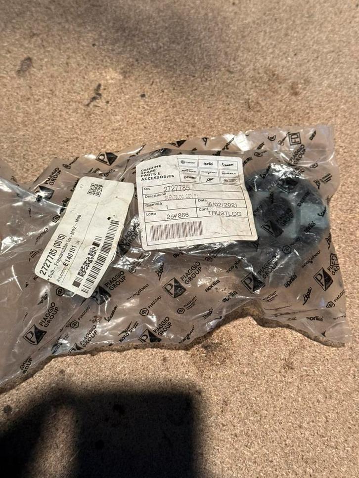 Orgineel Gilera runner swingarm rubber NIEUW, Motoren, Tuning en Styling, Ophalen of Verzenden