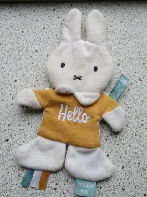 Knisperdoek knuffeldoek van Nijntje Cuddle Me Hello geel, Kinderen en Baby's, Speelgoed | Knuffels en Pluche, Zo goed als nieuw