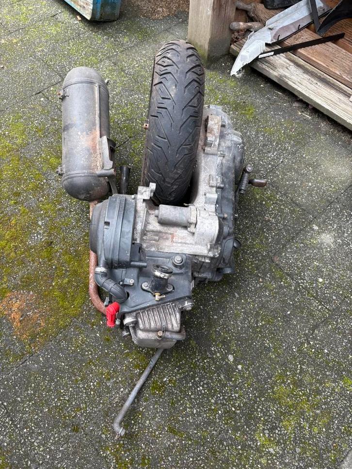 Piaggio zip 80cc blok, Fietsen en Brommers, Brommeronderdelen | Algemeen, Zo goed als nieuw, Blok, Ophalen of Verzenden