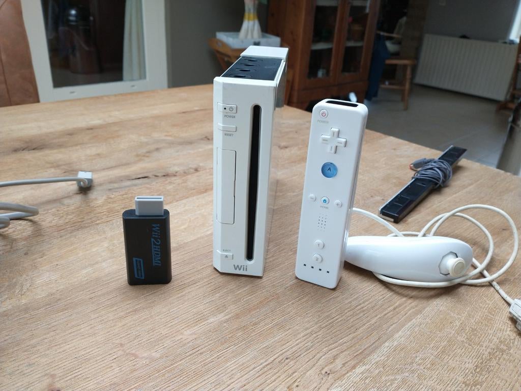 Nintendo Wii met twee controllers, HDMI adapter en games, Spelcomputers en Games, Ophalen of Verzenden, Gebruikt, Met 2 controllers