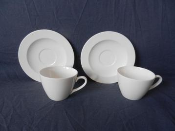 Twee Wedgwood bone china white koppen en schotels model? beschikbaar voor biedingen