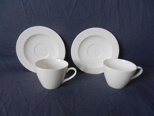 Twee Wedgwood bone china white koppen en schotels model?, Huis en Inrichting, Keuken | Servies, Zo goed als nieuw, Kop(pen) en/of Schotel(s)