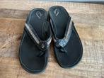 paar zwarte leren Olukai Ohana slippers ongedragen 46/47, Kleding | Heren, Badmode en Zwemkleding, Ophalen of Verzenden, Overige maten