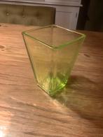 Vintage vaas van Uranium glas, Gebruikt, Overige kleuren, Ophalen of Verzenden, Glas