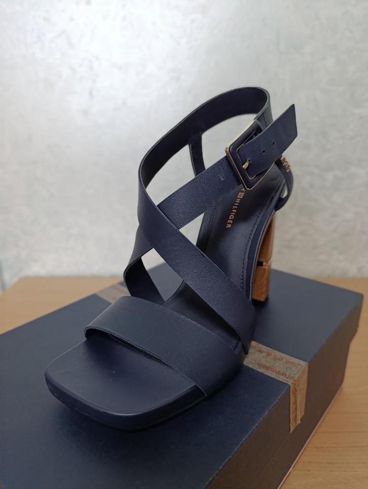 Tommy Hilfiger Hardware Block High Heels, Space Blue, Kleding | Dames, Schoenen, Nieuw, Sandalen of Muiltjes, Blauw, Ophalen of Verzenden