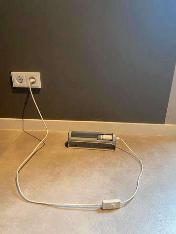 Stalen lamp beschikbaar voor biedingen
