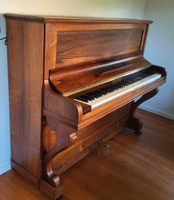 Pleyel piano met prachtige looks en klank, in goede staat beschikbaar voor biedingen