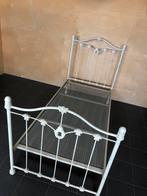 Meisjes bed,stevig van matriaal cleur beige? Maat 200/90., Antiek en Kunst, Antiek | Meubels | Bedden, Ophalen of Verzenden