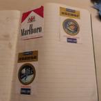 sigarettenmerken 2 schriftjes vol oude merken 60er jaren, Verzamelen, Verzenden