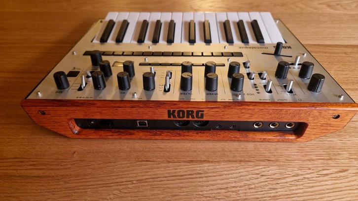 Korg Monologue Synthesizer + Behringer Interface, Muziek en Instrumenten, Synthesizers, Gebruikt, Overige aantallen, Korg, Met midi-aansluiting