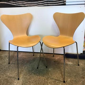 2 Vintage Fritz Hansen 3107 vlinder stoel stoelen  beschikbaar voor biedingen