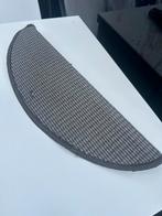 Grijze halve maan trapmat, Ophalen, Gebruikt, Minder dan 10 m², Grijs