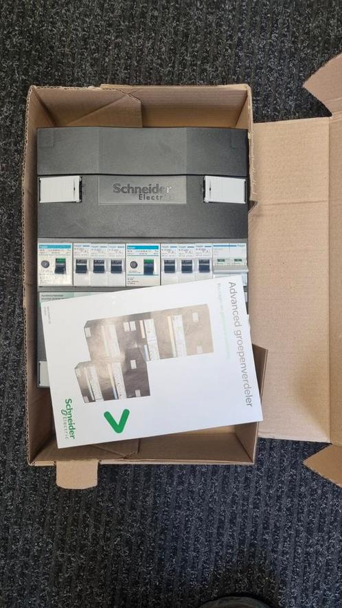 Schneider Groepenkast met Hager Componenten Groeoenverdeler, Doe-het-zelf en Verbouw, Elektra en Kabels, Gebruikt, Overige typen