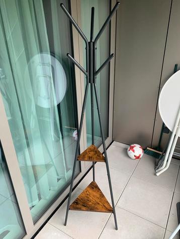 Houten design kapstok in boomvorm beschikbaar voor biedingen