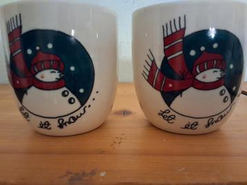 Kerstservies aanvullen, 2 bekers Let it snow, kerst beschikbaar voor biedingen