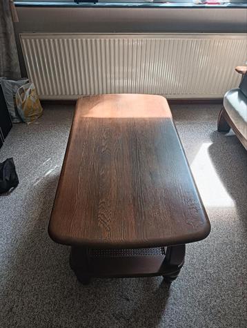 Zware Eikenhouten salontafel 130x65x50 i.z.g.st, moet weg

 beschikbaar voor biedingen