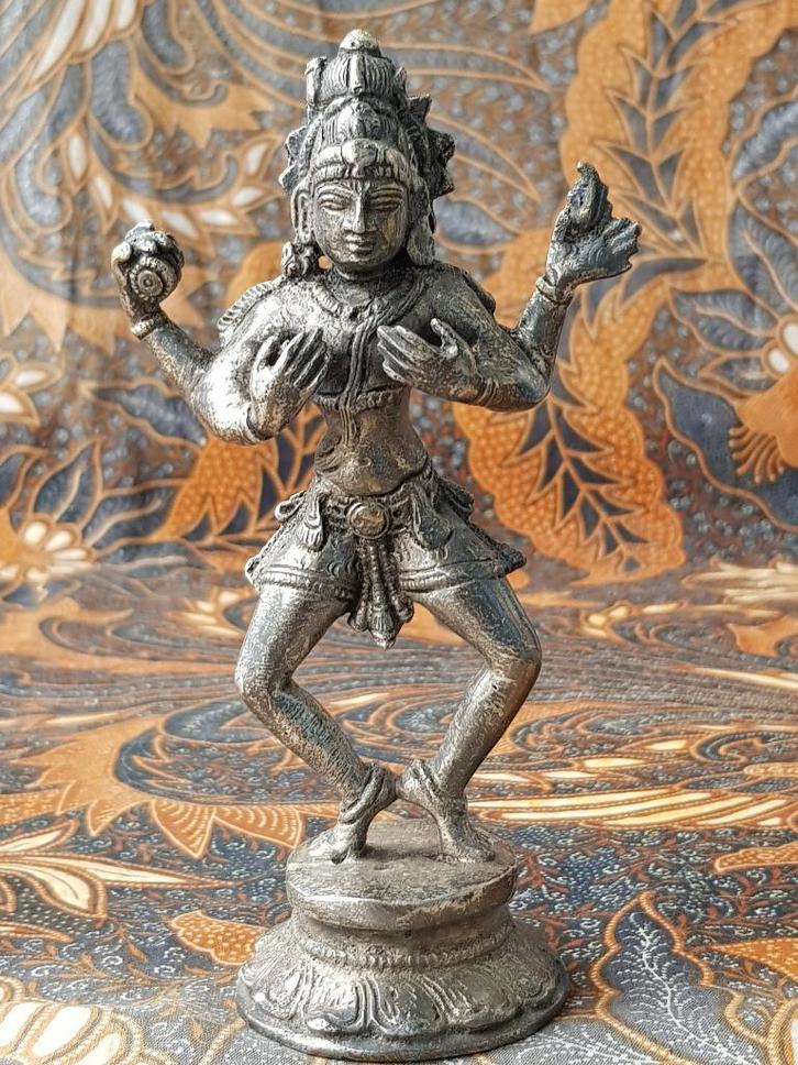 Mooi zwaar antiek brons tempelbeeldje uit India 15,5 cm., Antiek en Kunst, Kunst | Niet-Westerse kunst, Ophalen of Verzenden