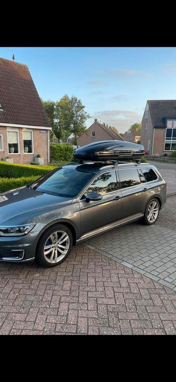 Dakkoffer VW passat GTE inclusief dakdragers passat HUUR beschikbaar voor biedingen