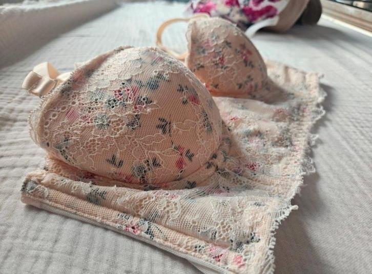 H&M korsetten set 3stuks - 75B/75A, Kleding | Dames, Ondergoed en Lingerie, Body of Korset, Overige kleuren, Verzenden