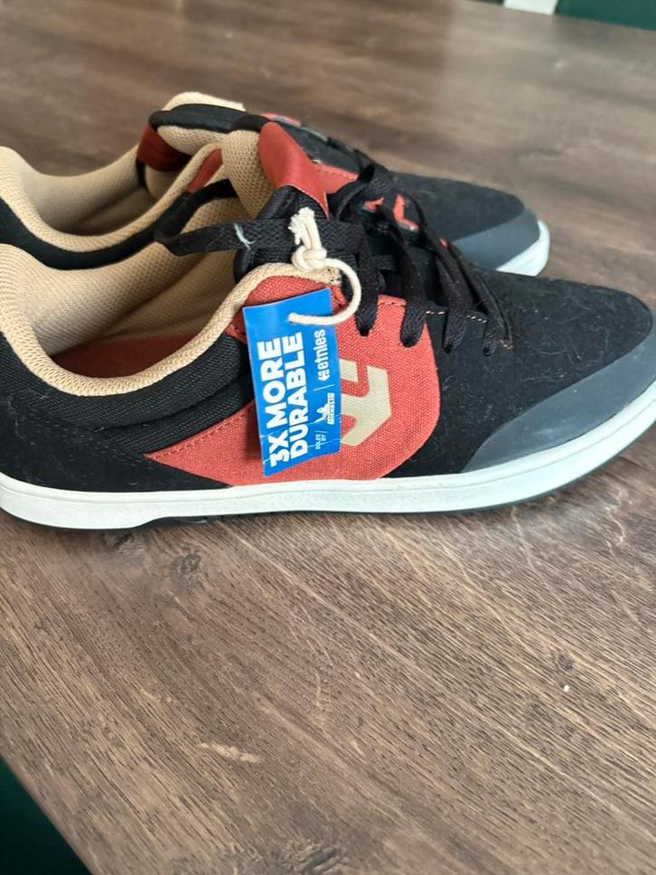 Etnies nieuw maat 43, Kleding | Heren, Schoenen, Zo goed als nieuw, Werkschoenen, Zwart, Ophalen of Verzenden