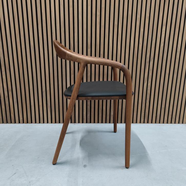 Artisan Neva chair, Antiek en Kunst, Antiek | Meubels | Stoelen en Banken, Ophalen of Verzenden