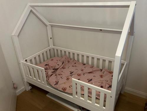 Massief houten peuterbed Petit Puk, Kinderen en Baby's, Kinderkamer | Bedden, Zo goed als nieuw, 140 tot 160 cm, 70 tot 85 cm