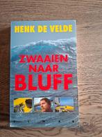 Zwaaien naar Bluff - Henk de Velde, Ophalen of Verzenden, Zo goed als nieuw, Europa